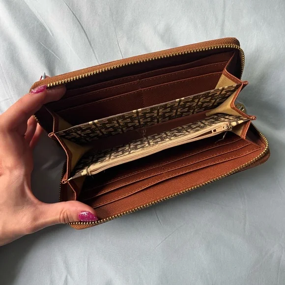 Tori Burch Wallet - Picture 5 of 5